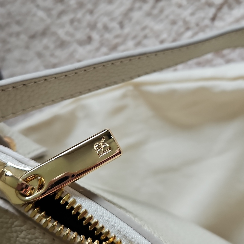 Banana Repeblic Vida Half-moon Shoulder Bag - Picture 6 of 10